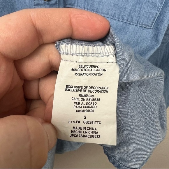 GB Gianni Bini Split Back Chambray Tunic - Picture 6 of 7